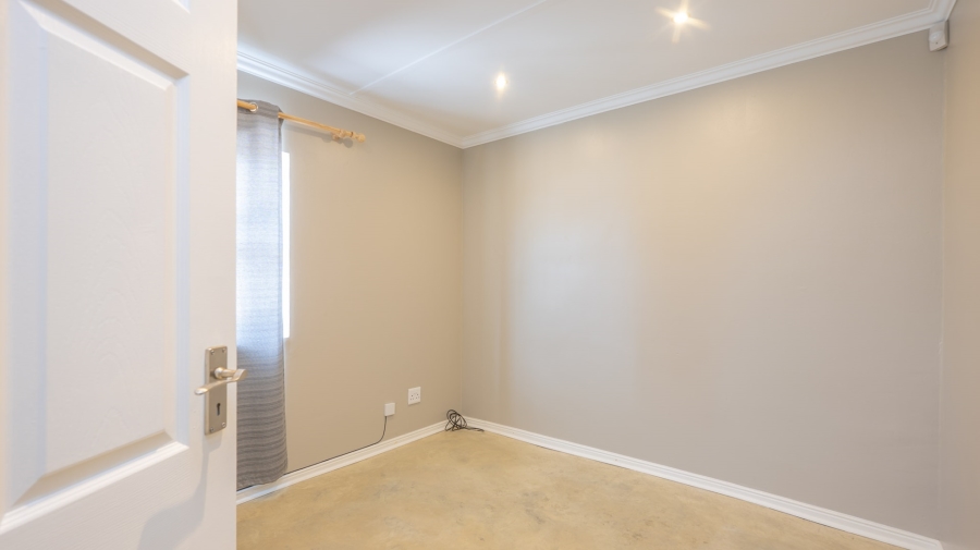 To Let 3 Bedroom Property for Rent in Struisbaai Western Cape